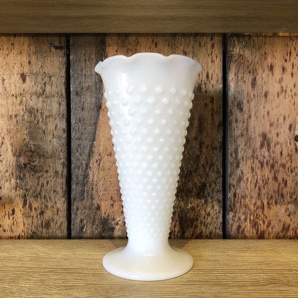 Large Hobnob Milk Glass Bouquet Vase - Picture 9 of 15